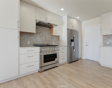 11542 Encino Avenue - Photo Thumbnail 13