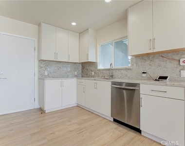 11542 Encino Avenue - Photo Thumbnail 14