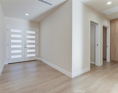 11542 Encino Avenue - Photo Thumbnail 7
