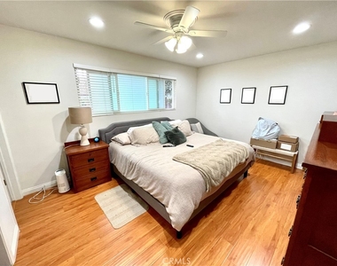 8340 Sheffield - Photo Thumbnail 3