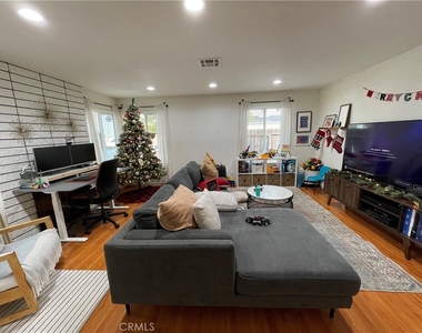 8340 Sheffield - Photo Thumbnail 1