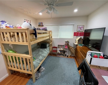8340 Sheffield - Photo Thumbnail 4