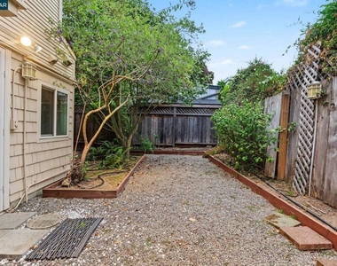 23 Sycamore Ave - Photo Thumbnail 17