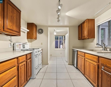 23 Sycamore Ave - Photo Thumbnail 6