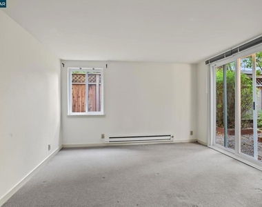 23 Sycamore Ave - Photo Thumbnail 12