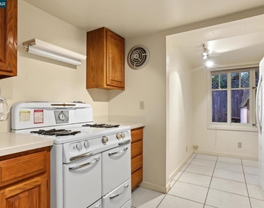 23 Sycamore Ave - Photo Thumbnail 8