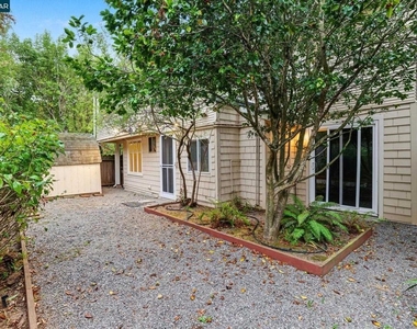 23 Sycamore Ave - Photo Thumbnail 18