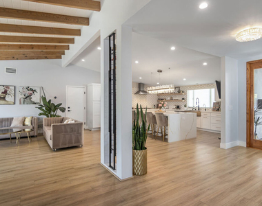 4821 Heaven Avenue - Photo Thumbnail 12