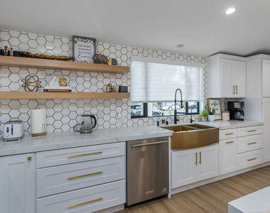4821 Heaven Avenue - Photo Thumbnail 38
