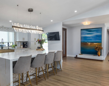 4821 Heaven Avenue - Photo Thumbnail 8