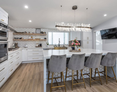 4821 Heaven Avenue - Photo Thumbnail 2