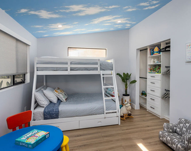 4821 Heaven Avenue - Photo Thumbnail 22