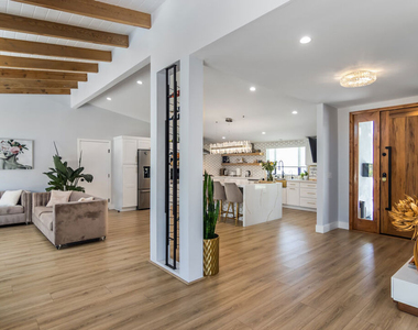 4821 Heaven Avenue - Photo Thumbnail 13