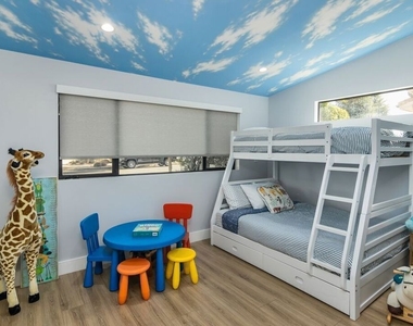 4821 Heaven Avenue - Photo Thumbnail 23