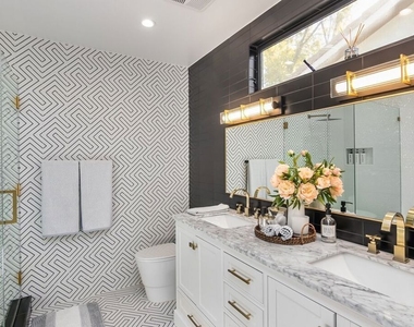 4821 Heaven Avenue - Photo Thumbnail 28