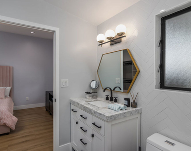 4821 Heaven Avenue - Photo Thumbnail 19