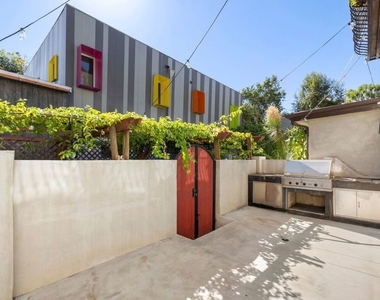 1743 Courtney Avenue - Photo Thumbnail 8