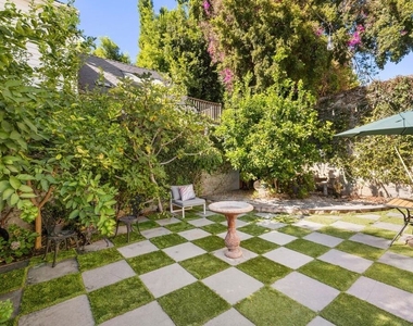 1743 Courtney Avenue - Photo Thumbnail 22