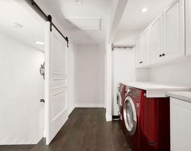 1743 Courtney Avenue - Photo Thumbnail 13