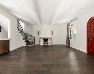 1743 Courtney Avenue - Photo Thumbnail 9