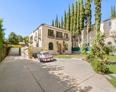 1743 Courtney Avenue - Photo Thumbnail 18