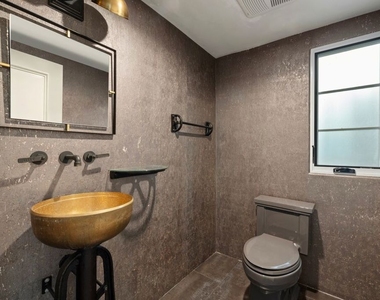 1743 Courtney Avenue - Photo Thumbnail 6