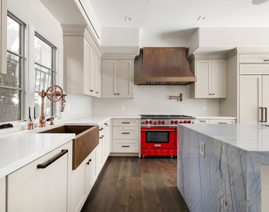 1743 Courtney Avenue - Photo Thumbnail 5
