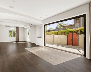 1743 Courtney Avenue - Photo Thumbnail 7