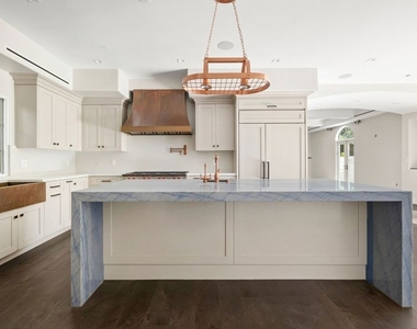 1743 Courtney Avenue - Photo Thumbnail 3