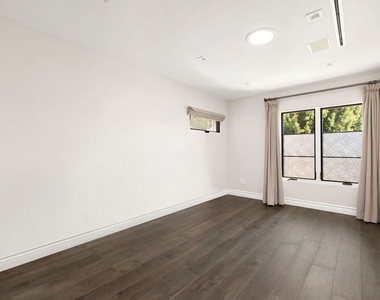 1743 Courtney Avenue - Photo Thumbnail 16
