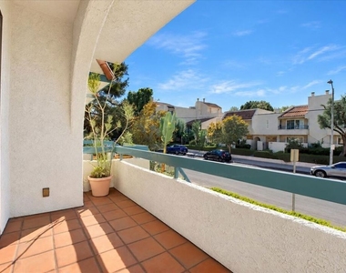 5352 Zelzah Avenue - Photo Thumbnail 7