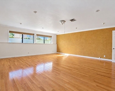 5352 Zelzah Avenue - Photo Thumbnail 33