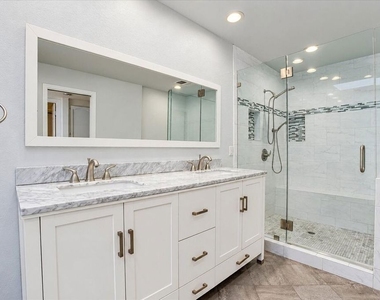 5352 Zelzah Avenue - Photo Thumbnail 20