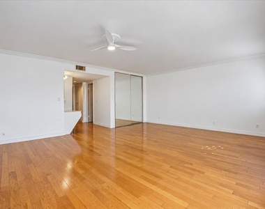 5352 Zelzah Avenue - Photo Thumbnail 17