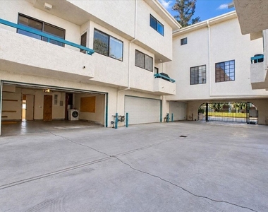 5352 Zelzah Avenue - Photo Thumbnail 37
