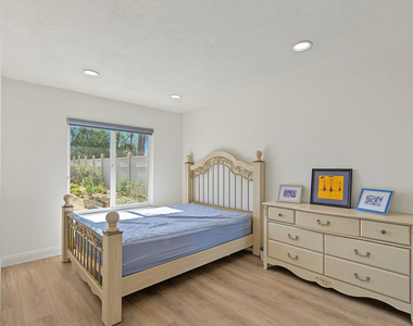2044 Foothill Drive - Photo Thumbnail 24