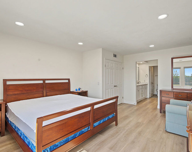 2044 Foothill Drive - Photo Thumbnail 30