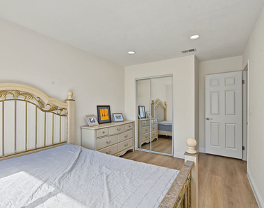 2044 Foothill Drive - Photo Thumbnail 25