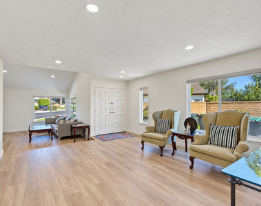 2044 Foothill Drive - Photo Thumbnail 7