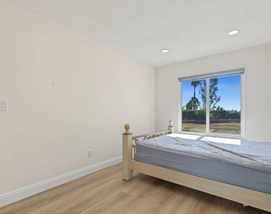 2044 Foothill Drive - Photo Thumbnail 26