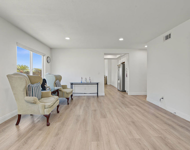 2044 Foothill Drive - Photo Thumbnail 4