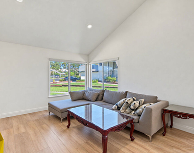 2044 Foothill Drive - Photo Thumbnail 9