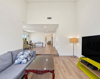 2044 Foothill Drive - Photo Thumbnail 10