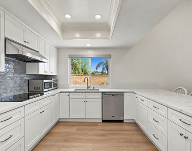2044 Foothill Drive - Photo Thumbnail 15