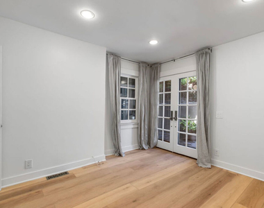 1316 N Occidental Boulevard - Photo Thumbnail 11