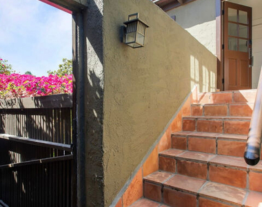 1316 N Occidental Boulevard - Photo Thumbnail 3