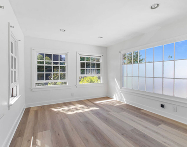 1316 N Occidental Boulevard - Photo Thumbnail 4
