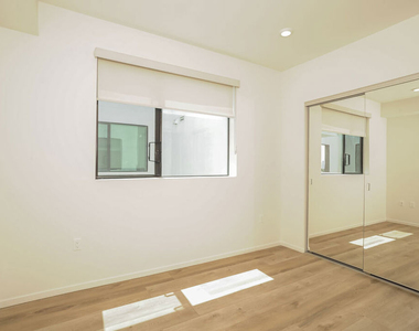 521 N Gramercy Place - Photo Thumbnail 5