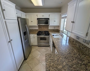 7320 Greenhaven Avenue - Photo Thumbnail 6