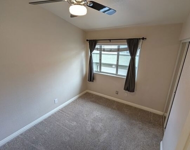 7320 Greenhaven Avenue - Photo Thumbnail 21